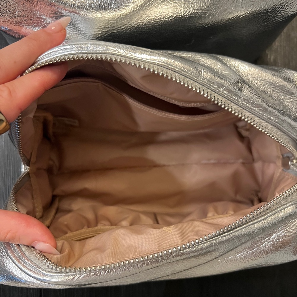 BÉIS x Chipotle The Burrito Pouch Set
in Foil - Picture 7 of 10
